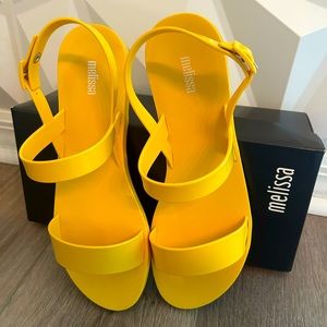 NEW Melissa Yellow Lip flat